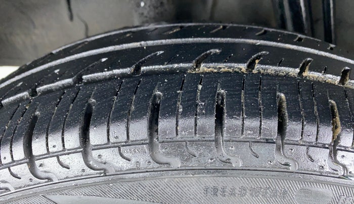 2018 Renault Kwid RXT 1.0 EASY-R AT OPTION, CNG, Automatic, 25,938 km, Right Rear Tyre Tread