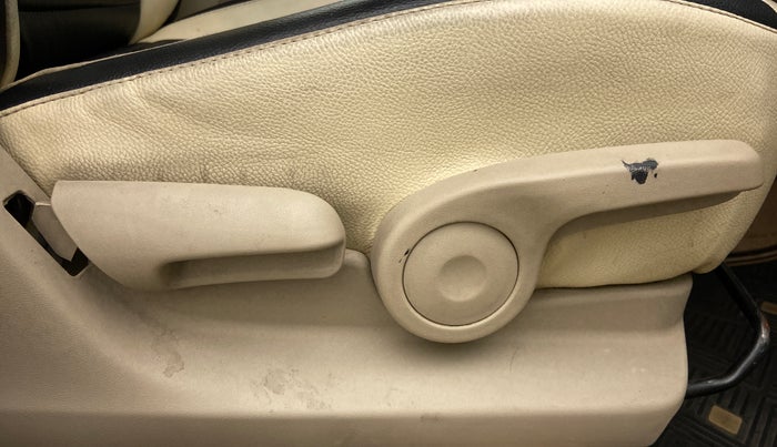 2017 Maruti Ciaz ZETA DIESEL 1.3, Diesel, Manual, 81,647 km, Driver Side Adjustment Panel