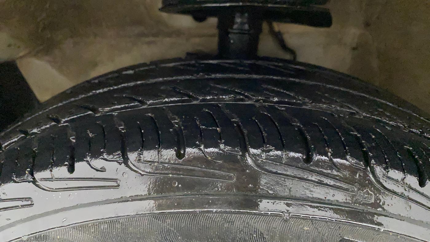 2011 Maruti Swift VDI, Diesel, Manual, 83,508 km, Left Front Tyre Tread