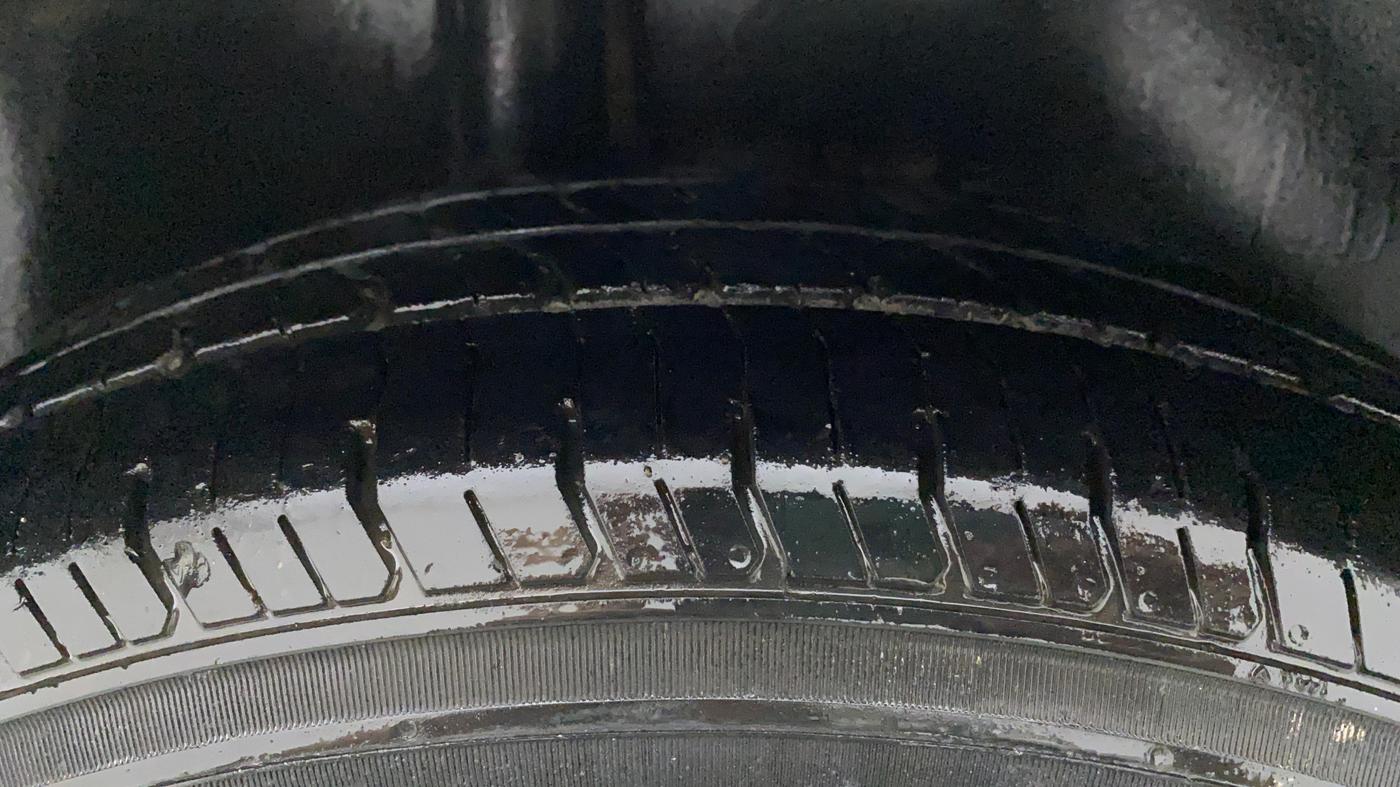 2011 Maruti Swift VDI, Diesel, Manual, 83,508 km, Right Rear Tyre Tread