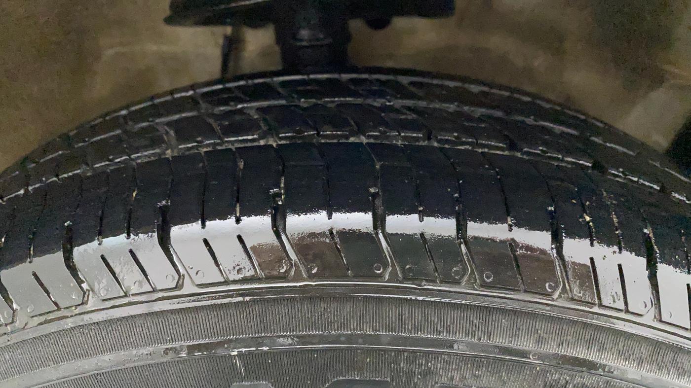 2011 Maruti Swift VDI, Diesel, Manual, 83,508 km, Right Front Tyre Tread