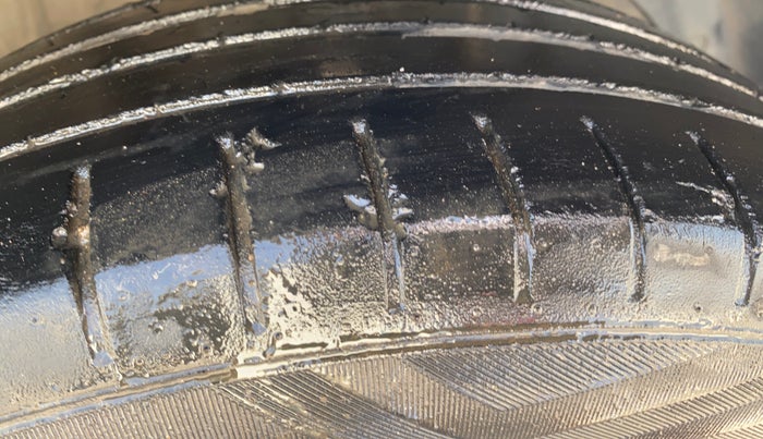 2021 Maruti Baleno ZETA CVT PETROL 1.2, Petrol, Automatic, 95,659 km, Right Front Tyre Tread