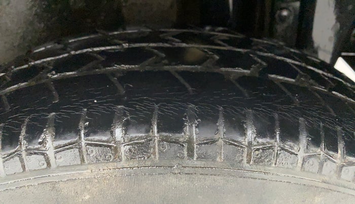 2013 Maruti Swift VXI D, Petrol, Manual, 36,750 km, Left Rear Tyre Tread