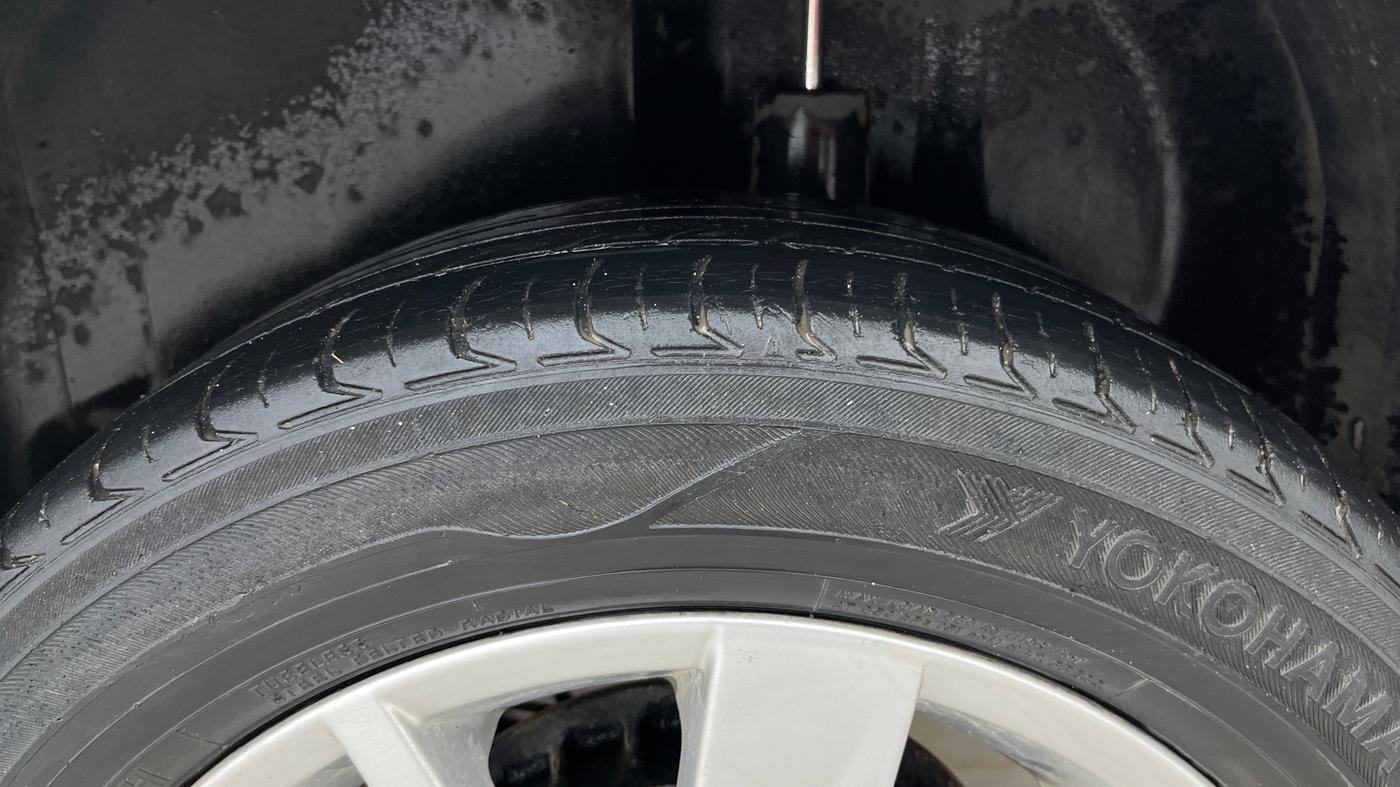 2015 Volkswagen Polo HIGHLINE1.2L, Petrol, Manual, 85,932 km, Left Rear Tyre Tread