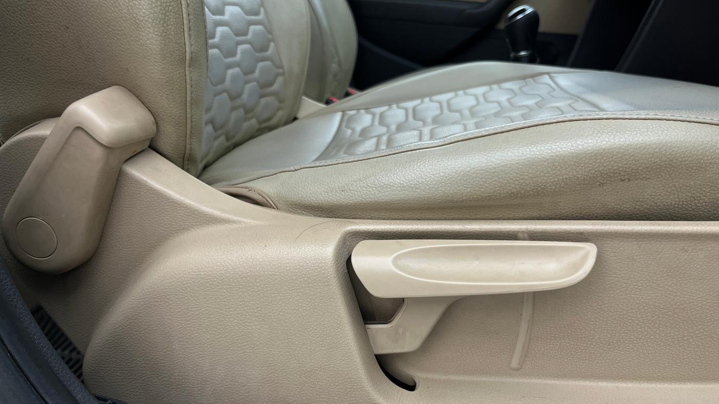 2015 Volkswagen Polo HIGHLINE1.2L, Petrol, Manual, 85,932 km, Driver Side Adjustment Panel