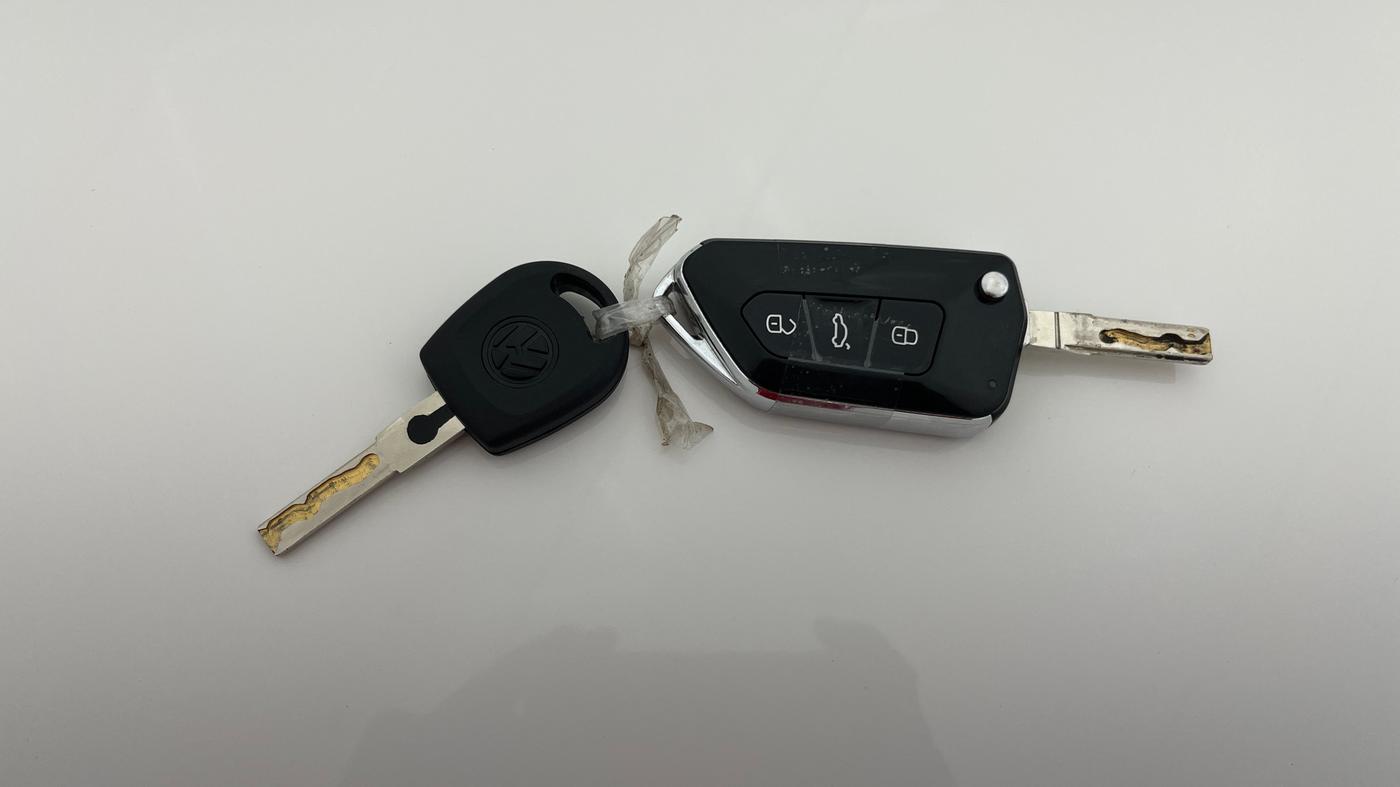 2015 Volkswagen Polo HIGHLINE1.2L, Petrol, Manual, 85,932 km, Key Close Up