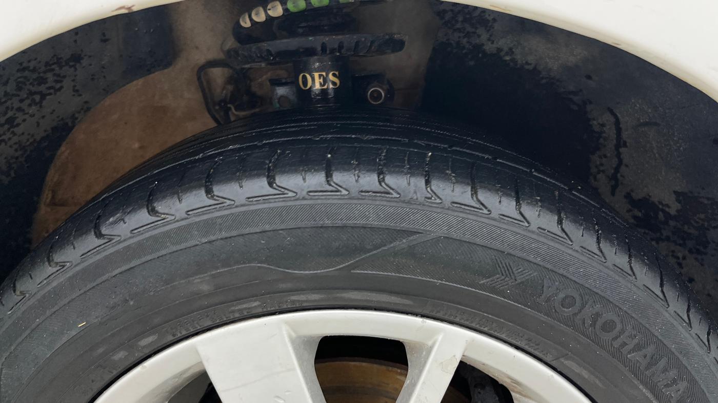 2015 Volkswagen Polo HIGHLINE1.2L, Petrol, Manual, 85,932 km, Right Front Tyre Tread