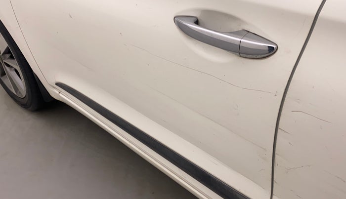 2016 Hyundai Elite i20 ASTA 1.2 (O), Petrol, Manual, 40,143 km, Front passenger door - Slightly dented