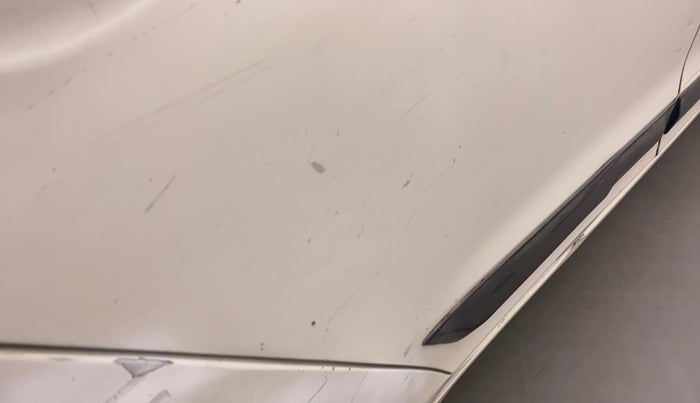 2016 Hyundai Elite i20 ASTA 1.2 (O), Petrol, Manual, 40,143 km, Right rear door - Minor scratches