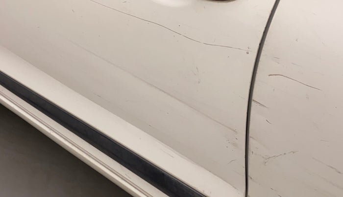 2016 Hyundai Elite i20 ASTA 1.2 (O), Petrol, Manual, 40,143 km, Front passenger door - Minor scratches