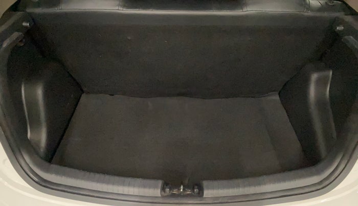 2017 Hyundai Grand i10 SPORTZ 1.2 KAPPA VTVT, Petrol, Manual, 17,933 km, Boot Inside