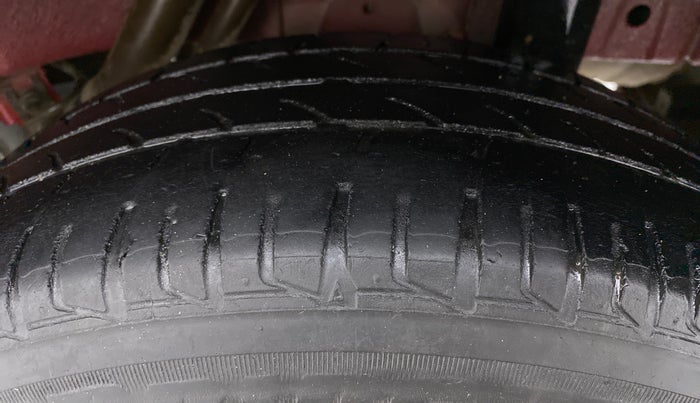 2017 Mahindra KUV 100 NXT K8 D 6 STR, Diesel, Manual, 97,352 km, Left Rear Tyre Tread