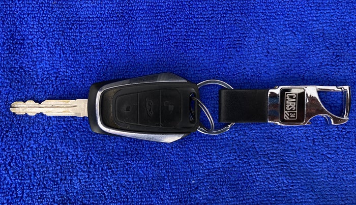 2017 Mahindra KUV 100 NXT K8 D 6 STR, Diesel, Manual, 97,352 km, Key Close Up