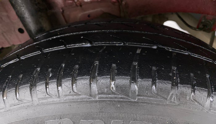 2017 Mahindra KUV 100 NXT K8 D 6 STR, Diesel, Manual, 97,352 km, Right Rear Tyre Tread