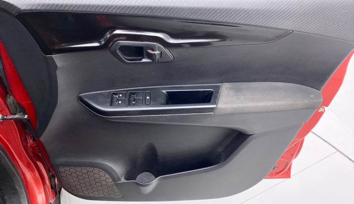 2017 Mahindra KUV 100 NXT K8 D 6 STR, Diesel, Manual, 97,352 km, Driver Side Door Panels Control