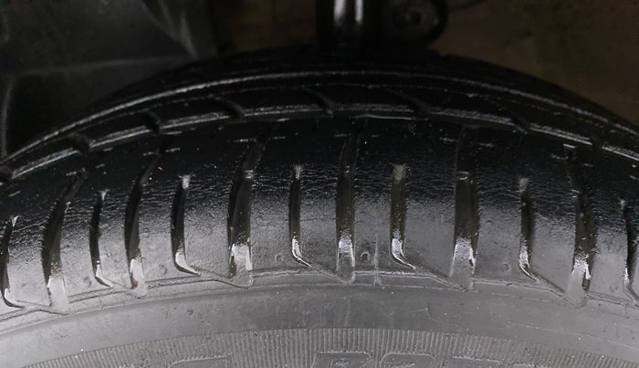 2017 Mahindra KUV 100 NXT K8 D 6 STR, Diesel, Manual, 97,352 km, Left Front Tyre Tread