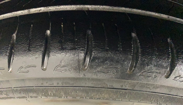 2014 Hyundai Xcent SX AT 1.2 (O), Petrol, Automatic, 1,09,489 km, Right Rear Tyre Tread