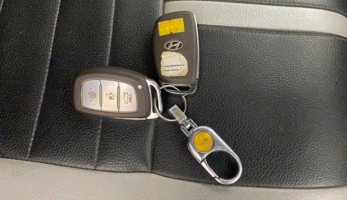 2014 Hyundai Xcent SX AT 1.2 (O), Petrol, Automatic, 1,09,489 km, Key Close Up