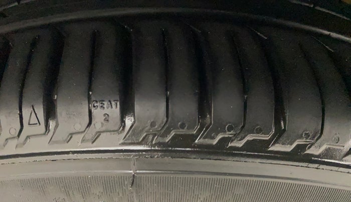 2014 Hyundai Xcent SX AT 1.2 (O), Petrol, Automatic, 1,09,489 km, Left Front Tyre Tread