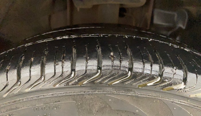 2017 Tata Tiago XZ PETROL, CNG, Manual, 65,412 km, Right Front Tyre Tread