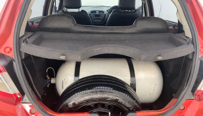 2017 Tata Tiago XZ PETROL, CNG, Manual, 65,412 km, Boot Inside