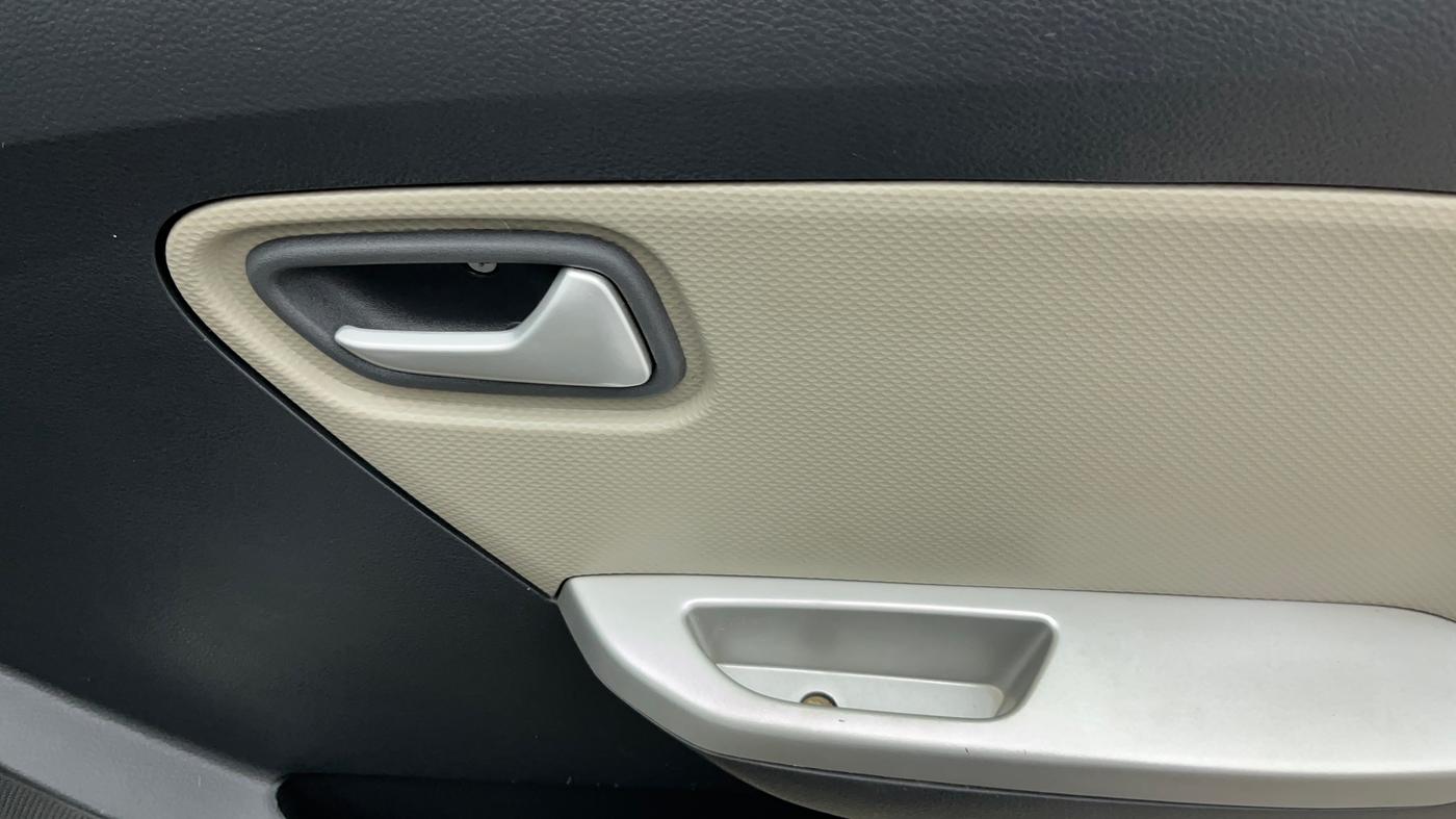 2014 Maruti Alto K10 VXI AMT, Petrol, Automatic, 84,734 km, Driver Side Door Panels Control