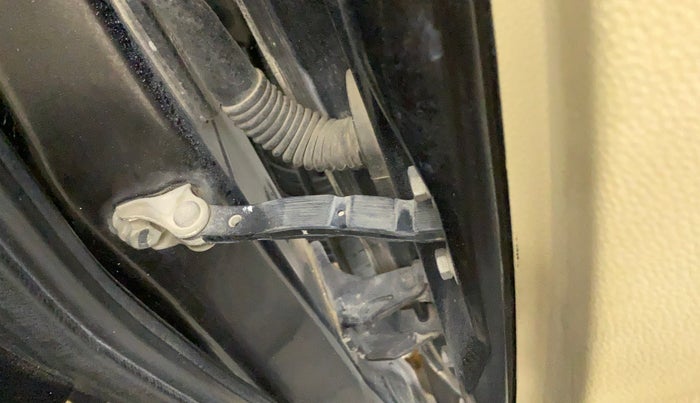 2018 Honda Amaze 1.2L I-VTEC S, CNG, Manual, 98,215 km, Driver-side door - Checker assembly is not functional