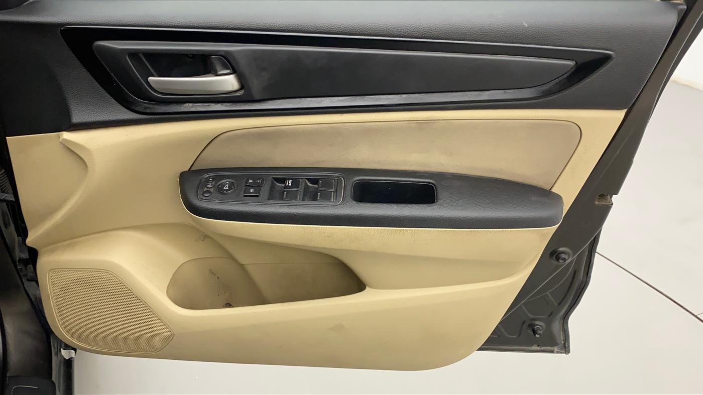 2018 Honda Amaze 1.2L I-VTEC S, CNG, Manual, 98,215 km, Driver Side Door Panels Control