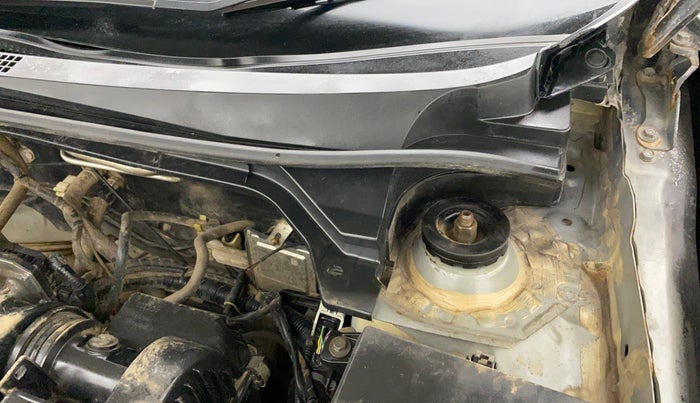 2018 Honda Amaze 1.2L I-VTEC S, CNG, Manual, 98,215 km, Bonnet (hood) - Cowl vent panel has minor damage