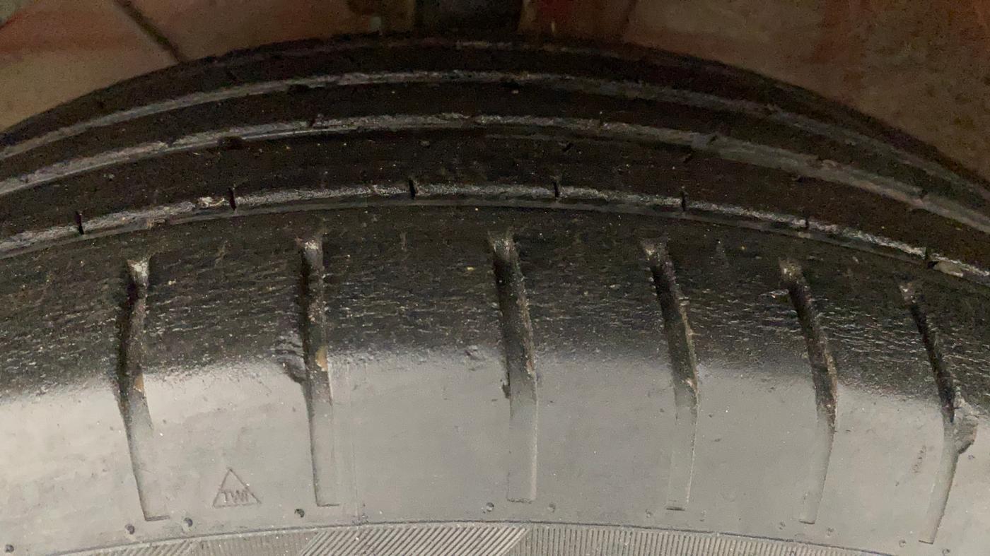 2018 Maruti Swift ZXI AMT, Petrol, Automatic, 44,996 km, Left Front Tyre Tread