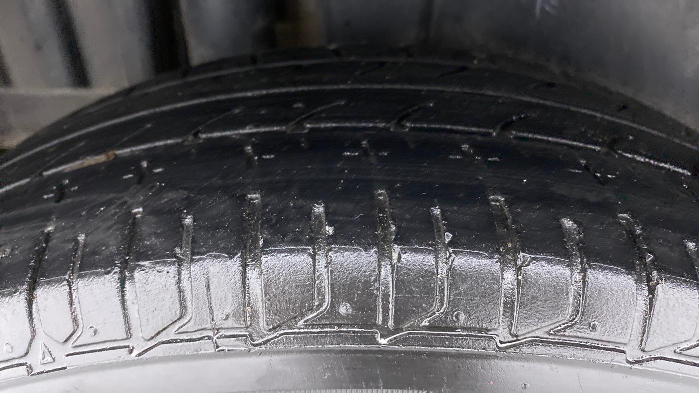 2017 Maruti Swift ZXI, Petrol, Manual, 71,050 km, Right Rear Tyre Tread