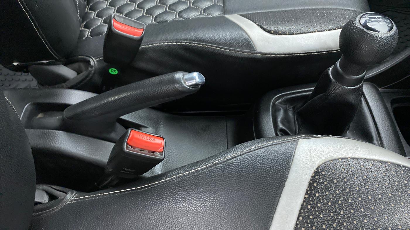 2017 Maruti Swift ZXI, Petrol, Manual, 71,050 km, Gear Lever