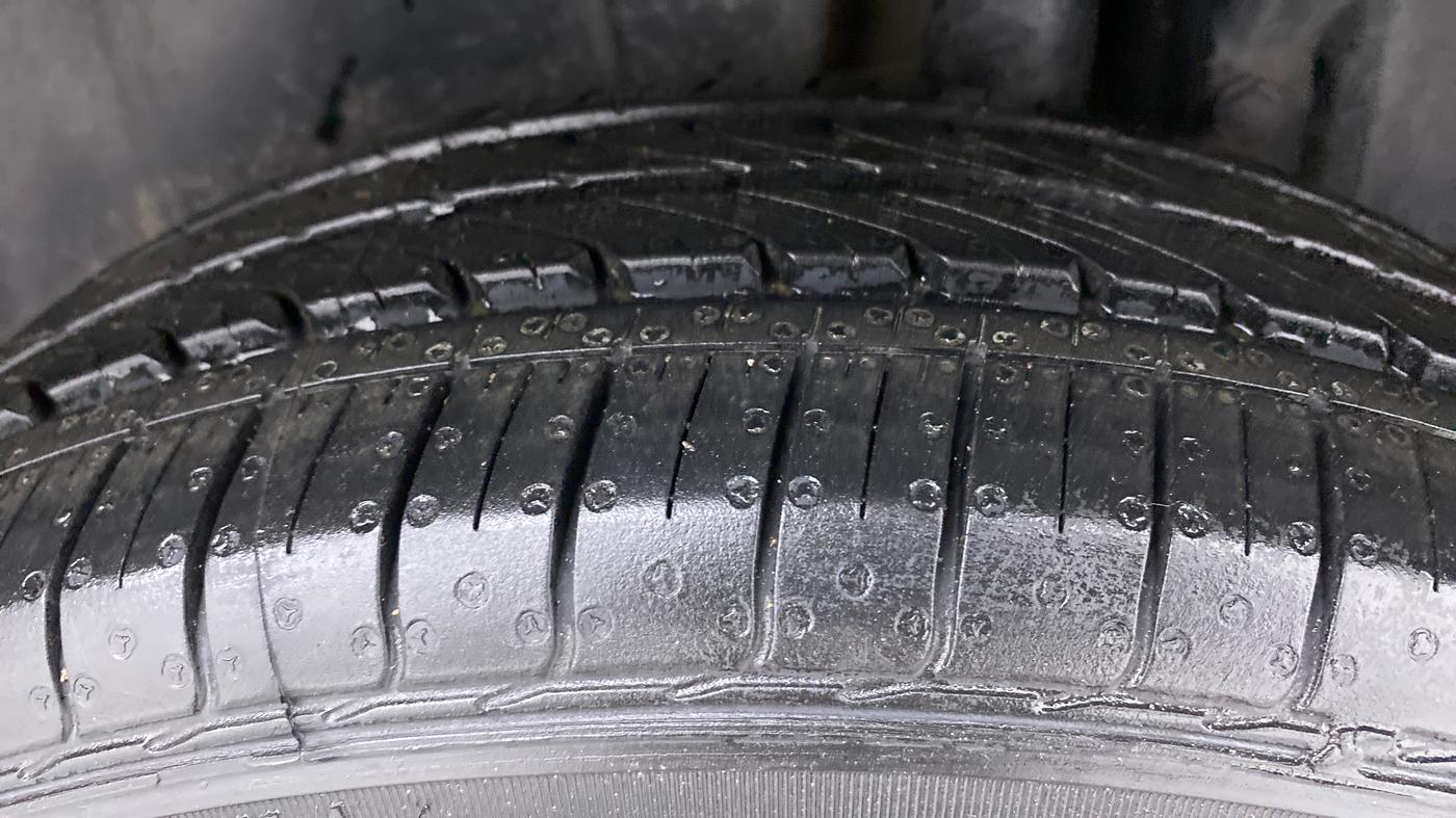 2017 Maruti Swift ZXI, Petrol, Manual, 71,050 km, Left Rear Tyre Tread