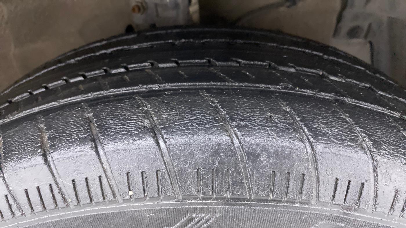 2017 Maruti Swift ZXI, Petrol, Manual, 71,050 km, Right Front Tyre Tread