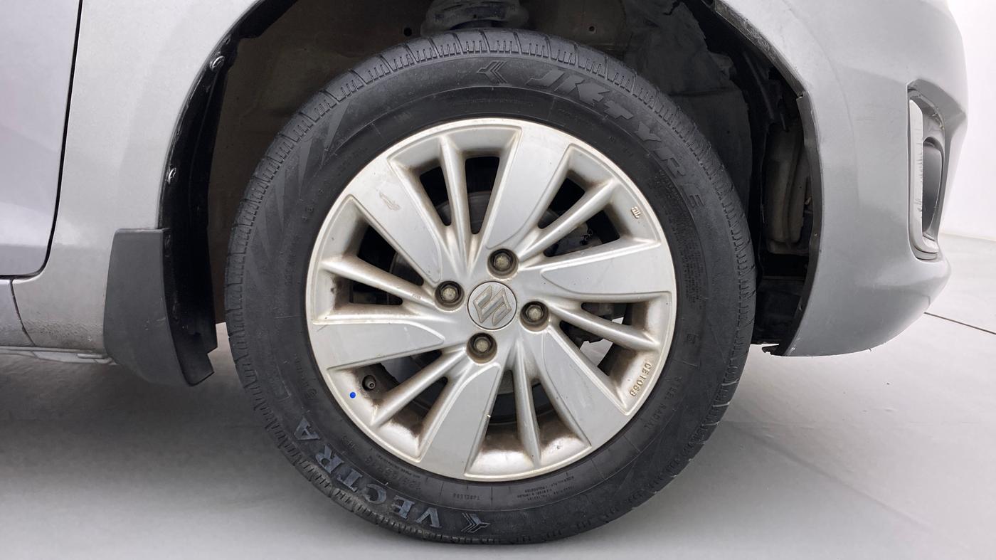 2017 Maruti Swift ZXI, Petrol, Manual, 71,050 km, Right Front Wheel