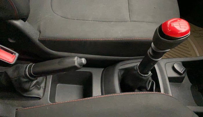 2017 Renault Kwid RXT 1.0, Petrol, Manual, 36,529 km, Gear Lever