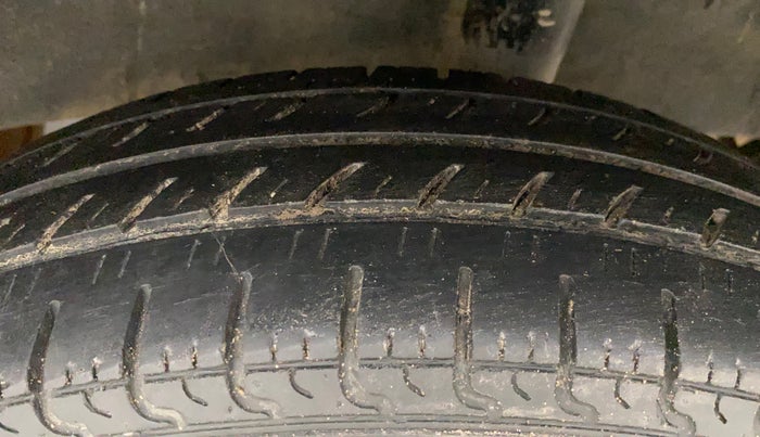 2017 Renault Kwid RXT 1.0, Petrol, Manual, 36,529 km, Left Rear Tyre Tread