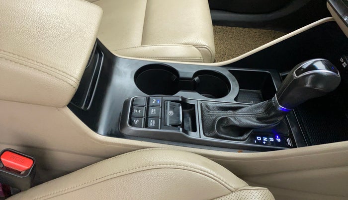 2017 Hyundai Tucson 4WD AT GLS DIESEL, Diesel, Automatic, 72,884 km, Gear Lever