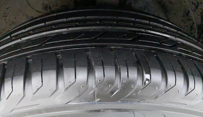 2017 Hyundai Tucson 4WD AT GLS DIESEL, Diesel, Automatic, 72,884 km, Left Front Tyre Tread