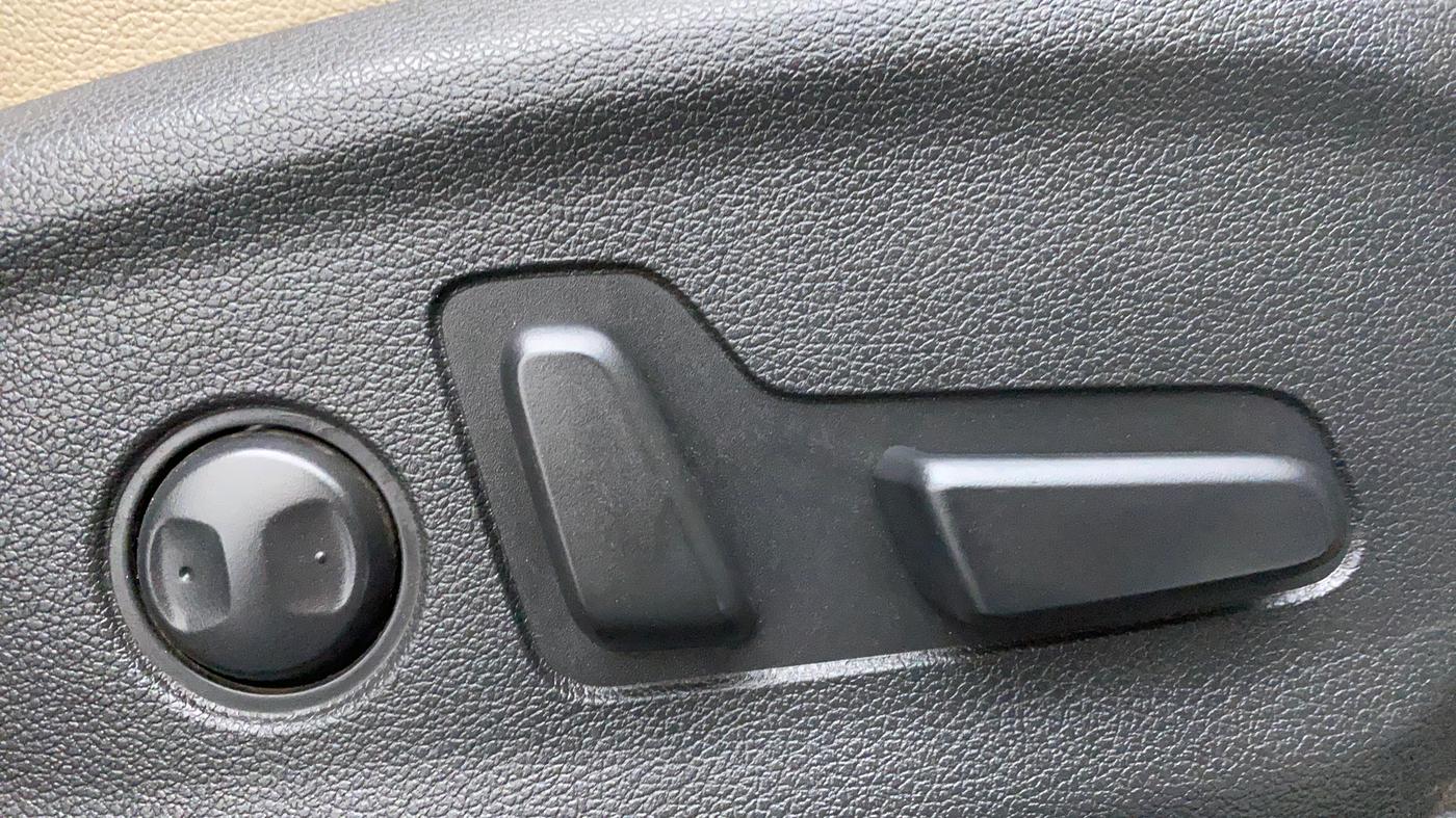 2017 Hyundai Tucson 4WD AT GLS DIESEL, Diesel, Automatic, 72,884 km, Driver Side Adjustment Panel