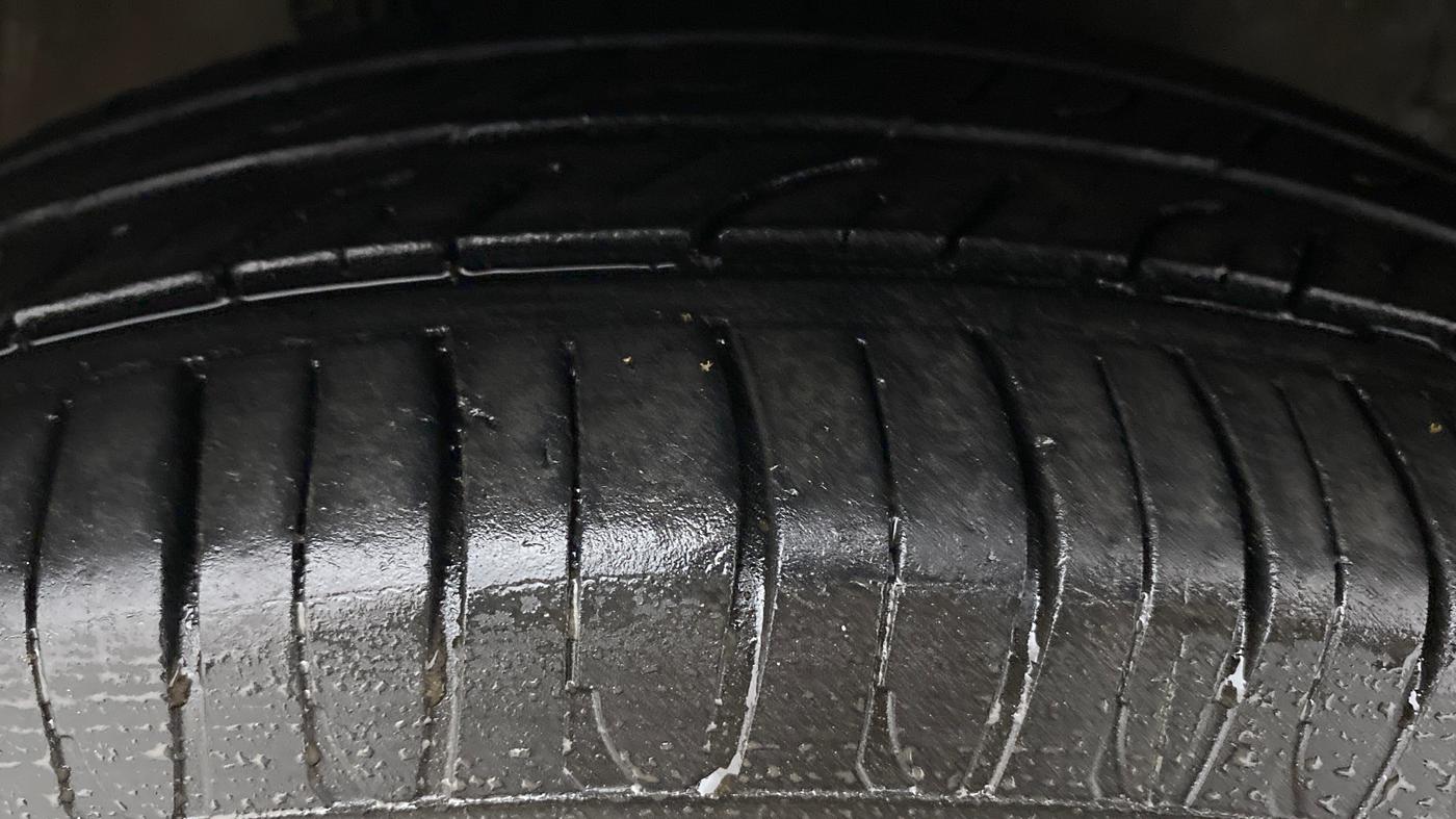 2018 Maruti Celerio VXI CNG, CNG, Manual, 51,126 km, Right Front Tyre Tread