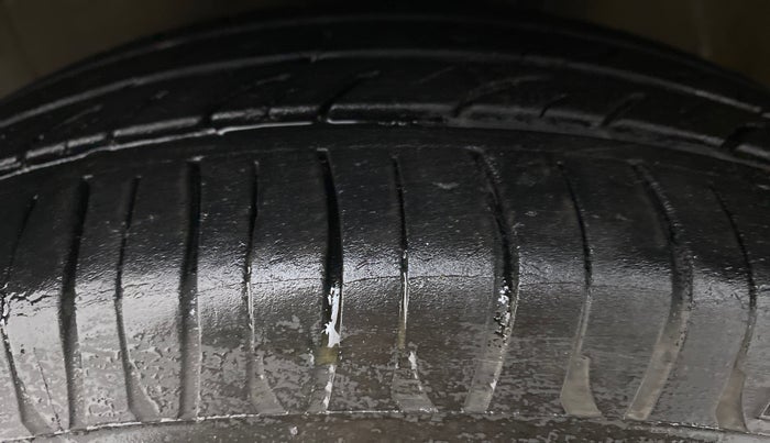 2018 Maruti Celerio VXI CNG, CNG, Manual, 51,126 km, Left Front Tyre Tread