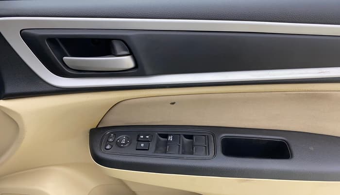 2023 Honda Amaze 1.2L I-VTEC VX CVT, Petrol, Automatic, 38,108 km, Driver Side Door Panels Control