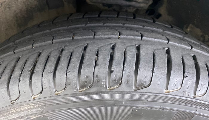 2018 Volkswagen TIGUAN HIGHLINE A/T, Diesel, Automatic, 88,907 km, Left Front Tyre Tread