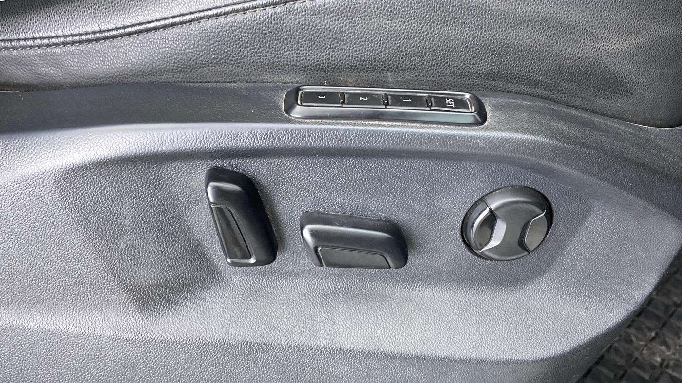 2018 Volkswagen TIGUAN HIGHLINE A/T, Diesel, Automatic, 88,907 km, Driver Side Adjustment Panel