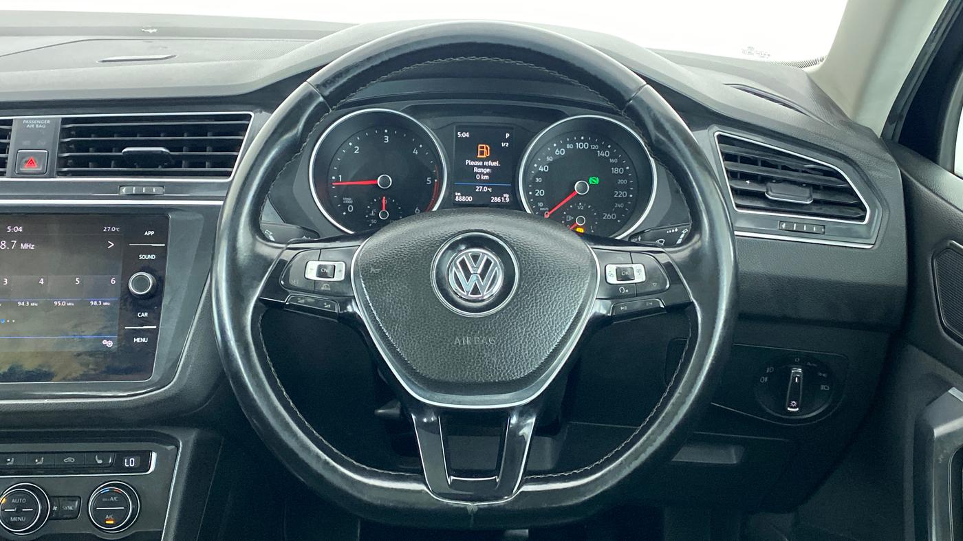 2018 Volkswagen TIGUAN HIGHLINE A/T, Diesel, Automatic, 88,907 km, Steering Wheel Close Up
