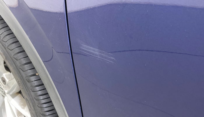 2018 Volkswagen TIGUAN HIGHLINE A/T, Diesel, Automatic, 88,907 km, Front passenger door - Minor scratches