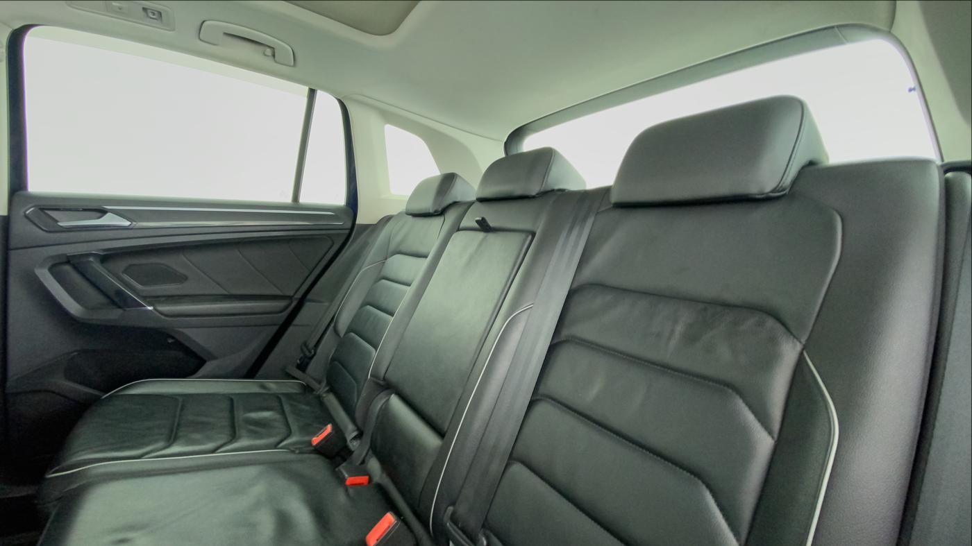 2018 Volkswagen TIGUAN HIGHLINE A/T, Diesel, Automatic, 88,907 km, Right Side Rear Door Cabin