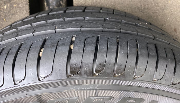 2018 Volkswagen TIGUAN HIGHLINE A/T, Diesel, Automatic, 88,907 km, Right Rear Tyre Tread