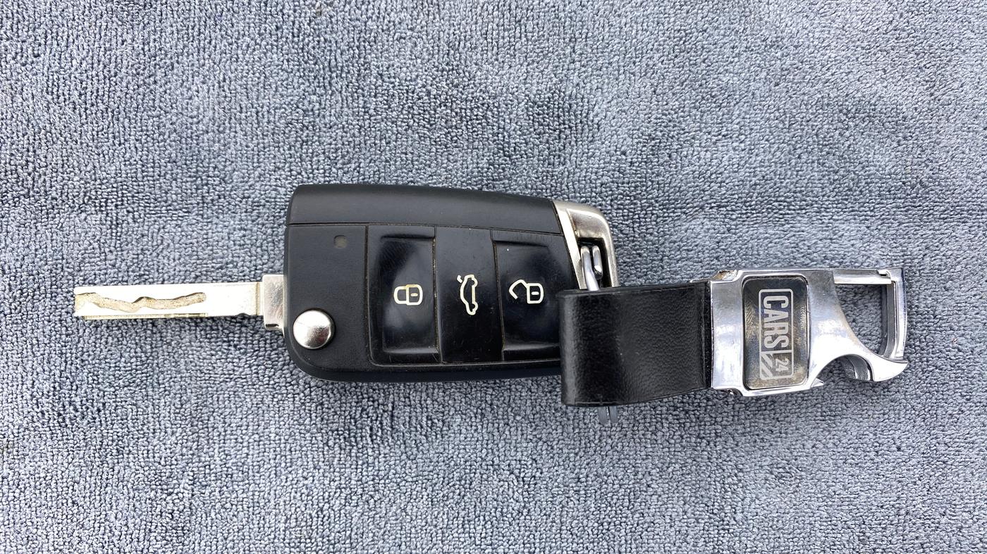 2018 Volkswagen TIGUAN HIGHLINE A/T, Diesel, Automatic, 88,907 km, Key Close Up